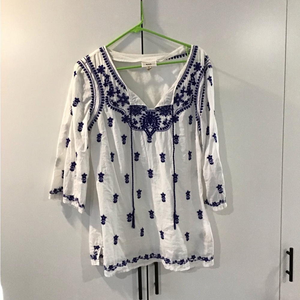 Eci New York.  Blouse.  White with blue design.